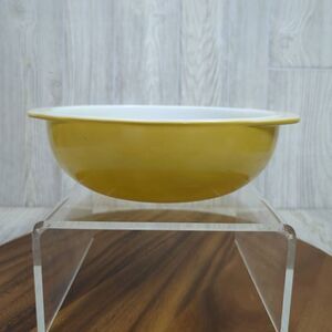 Vintage Pyrex 2 Quart Casserole Dish Bowl Mustard Harvest Gold Solid Color